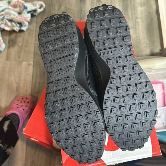 Woman’s Nike waffle debut - Picture 4 of 8